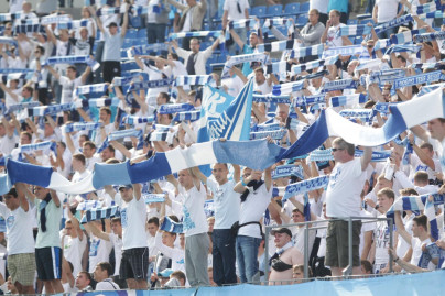 Болельщики «Зенитa» растянули на «Петровском» 133-метровый шарф