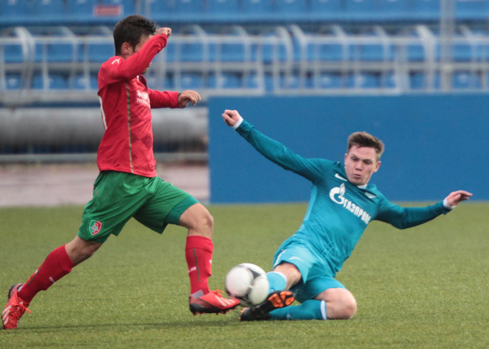 21-й тур первенства второго дивизиона зоны «Запад». Матч между ФК «Зенит»-2 и ФК «Локомотив-2»