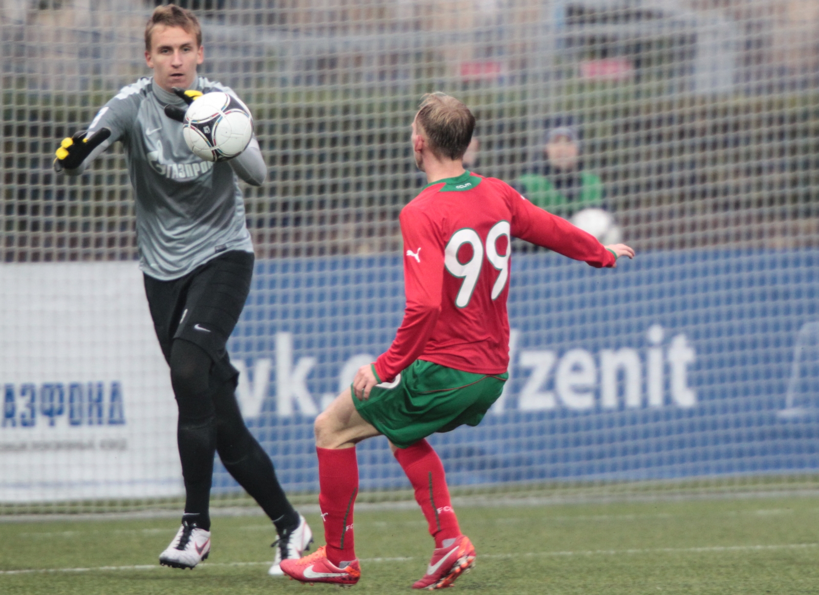 21-й тур первенства второго дивизиона зоны «Запад». Матч между ФК «Зенит»-2 и ФК «Локомотив-2»