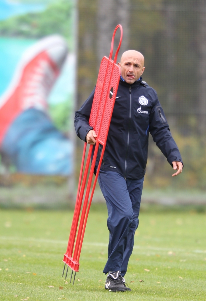 Тренировка основного состава ФК «Зенит» в Удельном парке