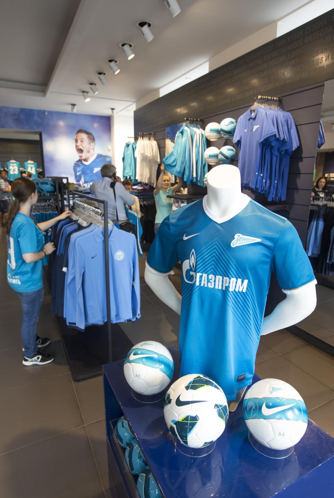 ФК «Зенит» официально презентовал новичков