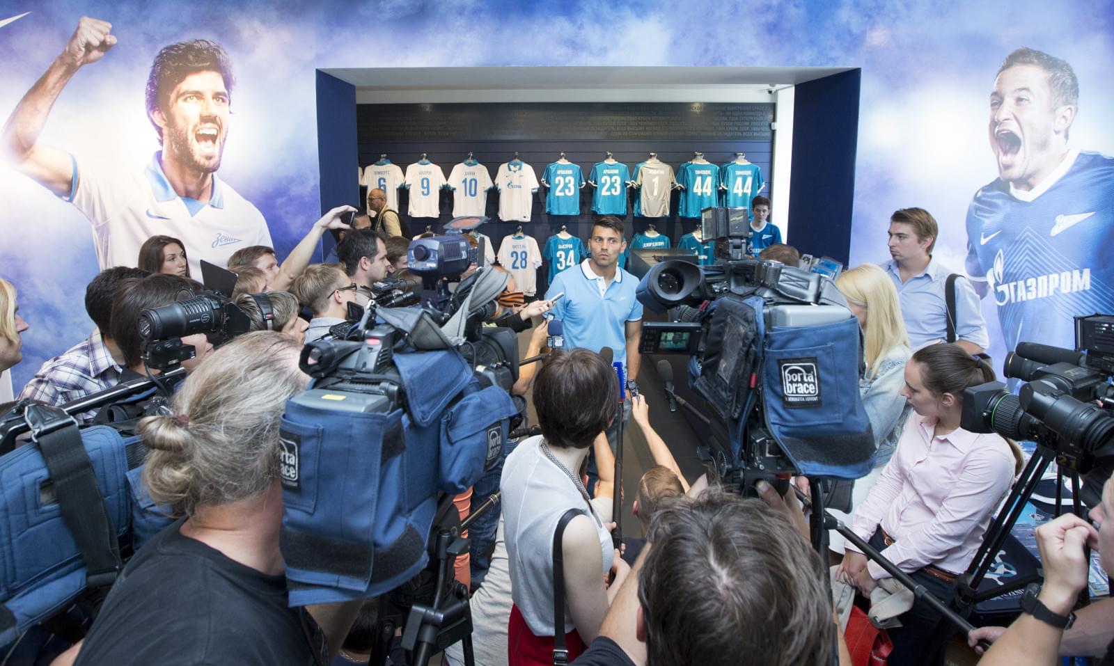 ФК «Зенит» официально презентовал новичков
