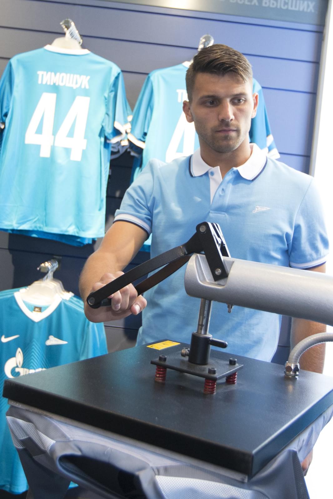 ФК «Зенит» официально презентовал новичков