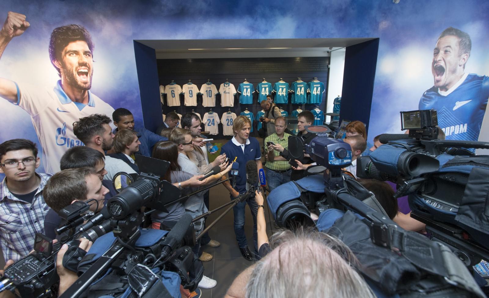 ФК «Зенит» официально презентовал новичков