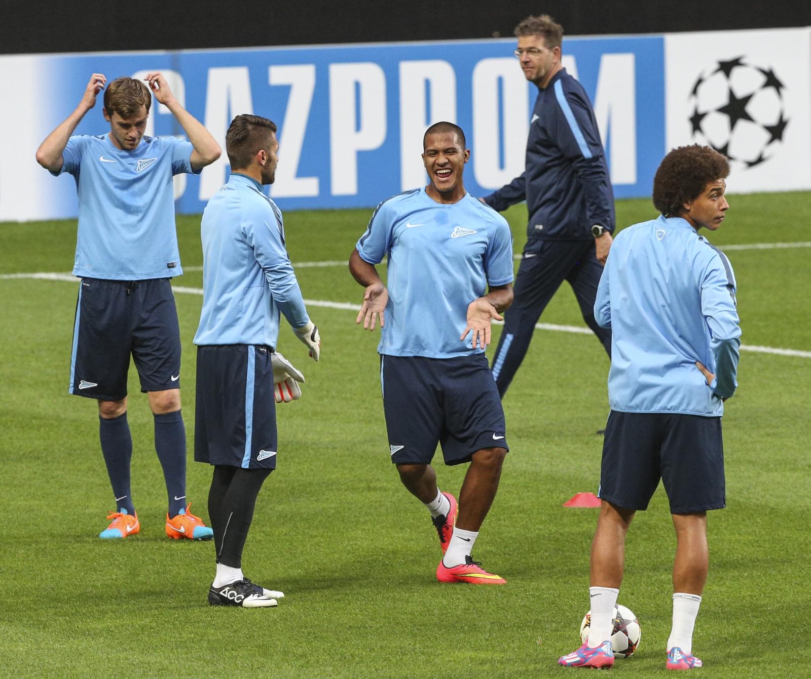 Открытая тренировка перед матчем Лиги чемпионов с «Бенфикой»