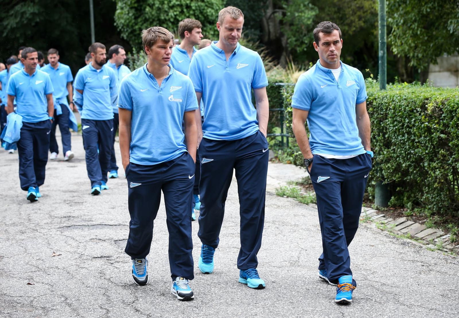 Утренняя предыгровая прогулка команды: фоторепортаж из Лиссабона