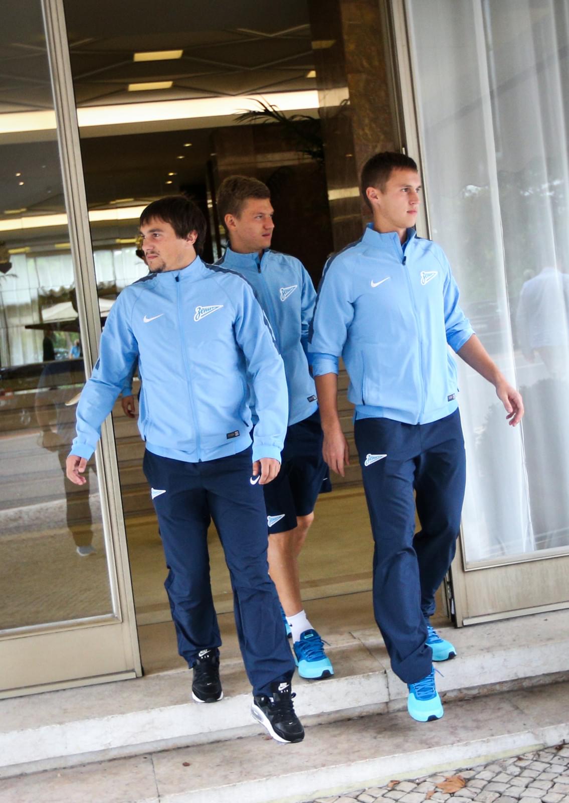 Утренняя предыгровая прогулка команды: фоторепортаж из Лиссабона