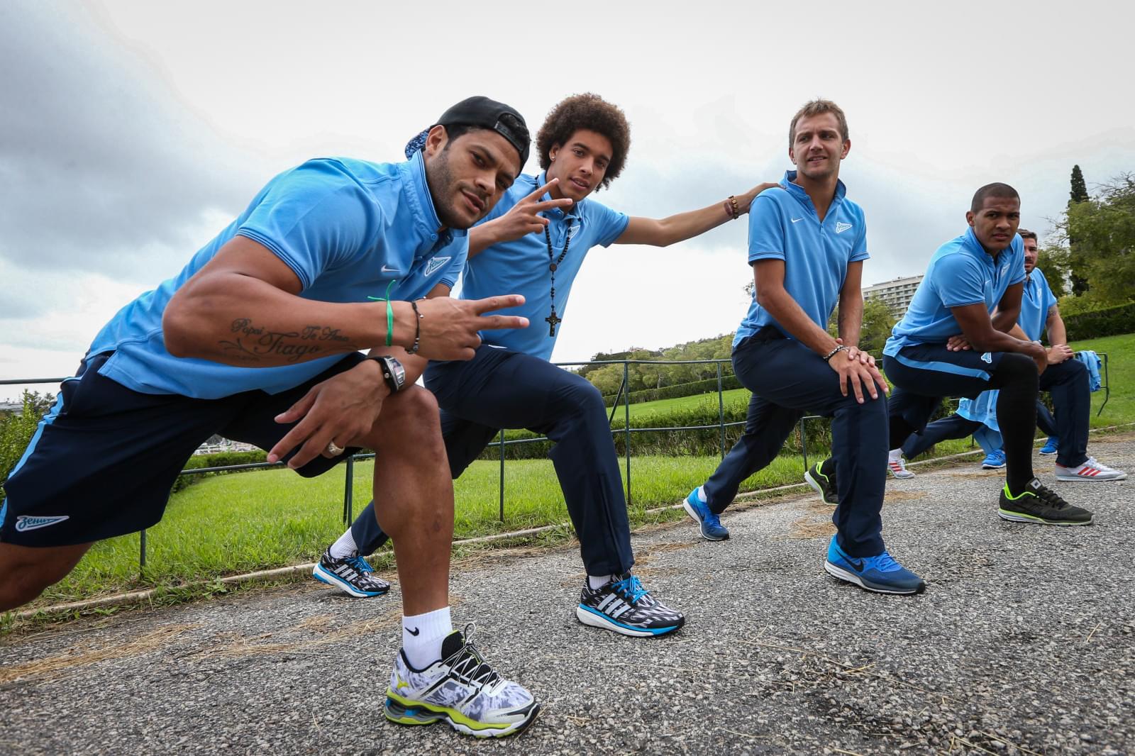 Утренняя предыгровая прогулка команды: фоторепортаж из Лиссабона