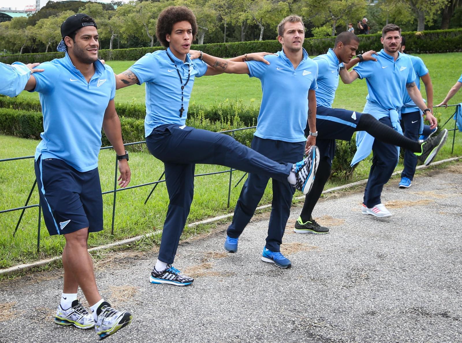 Утренняя предыгровая прогулка команды: фоторепортаж из Лиссабона