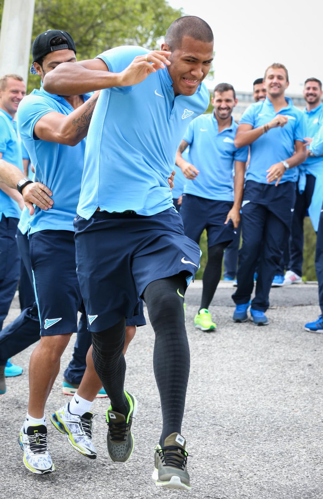 Утренняя предыгровая прогулка команды: фоторепортаж из Лиссабона