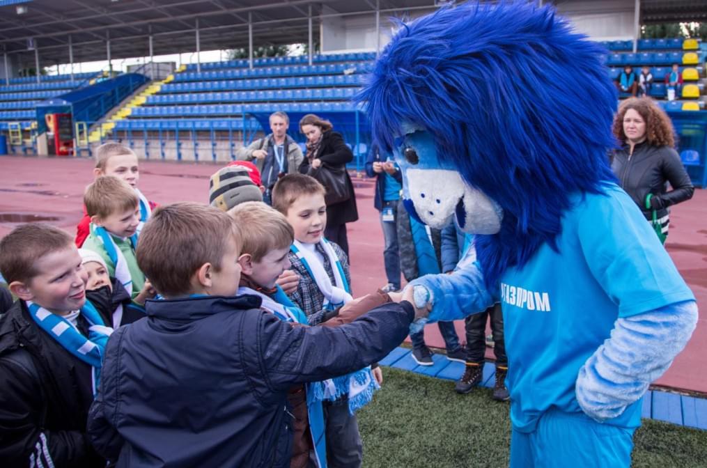 Слабовидящие дети вывели игроков «Зенита»  на матче  «Зенит» — «Спартак»