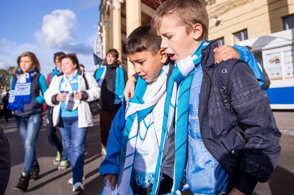 Слабовидящие дети вывели игроков «Зенита»  на матче  «Зенит» — «Спартак»