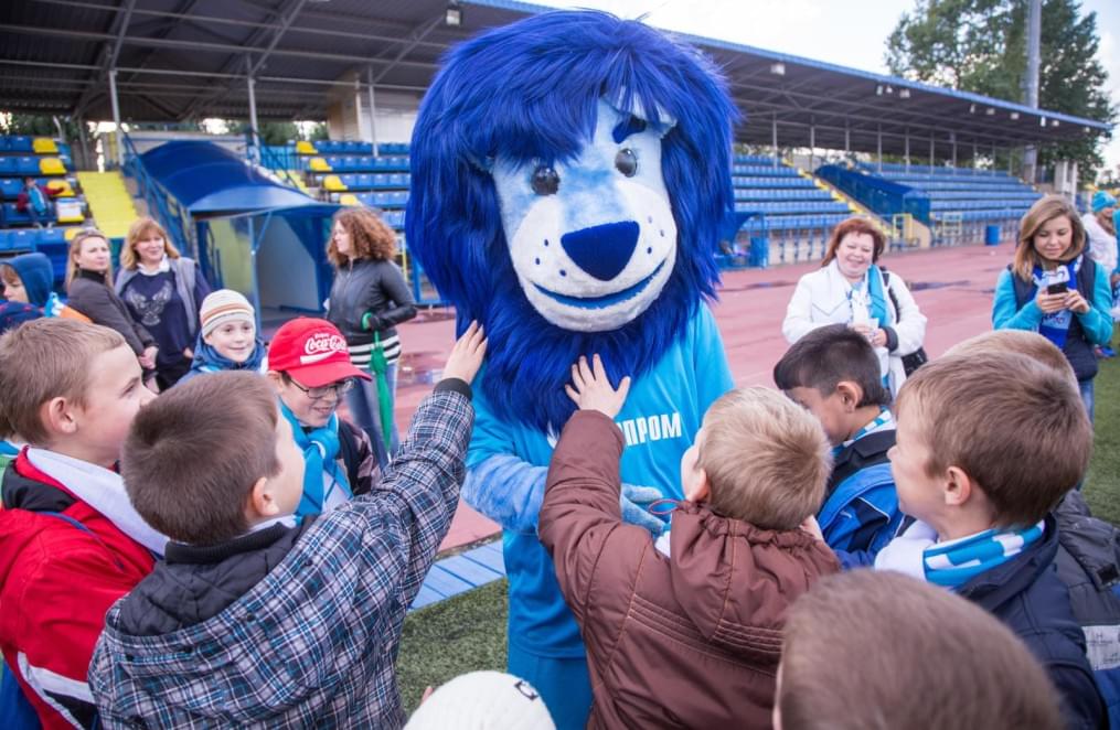 Слабовидящие дети вывели игроков «Зенита»  на матче  «Зенит» — «Спартак»