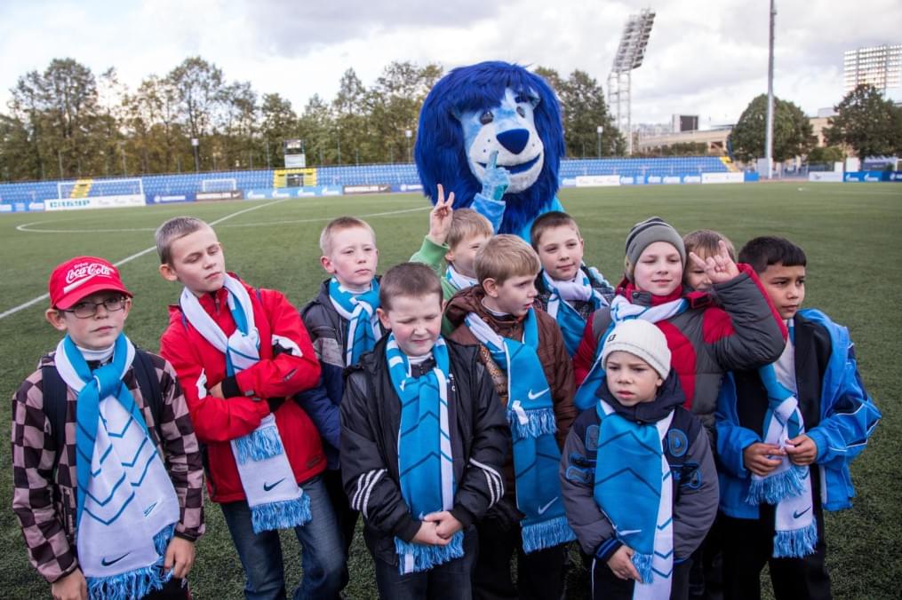 Слабовидящие дети вывели игроков «Зенита»  на матче  «Зенит» — «Спартак»