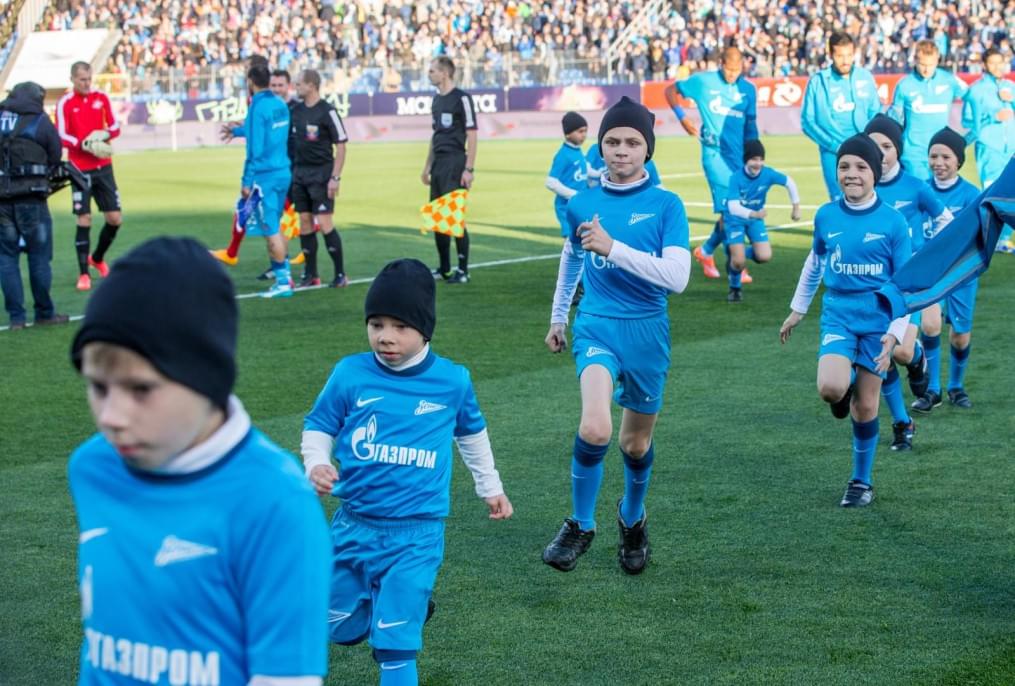 Слабовидящие дети вывели игроков «Зенита»  на матче  «Зенит» — «Спартак»