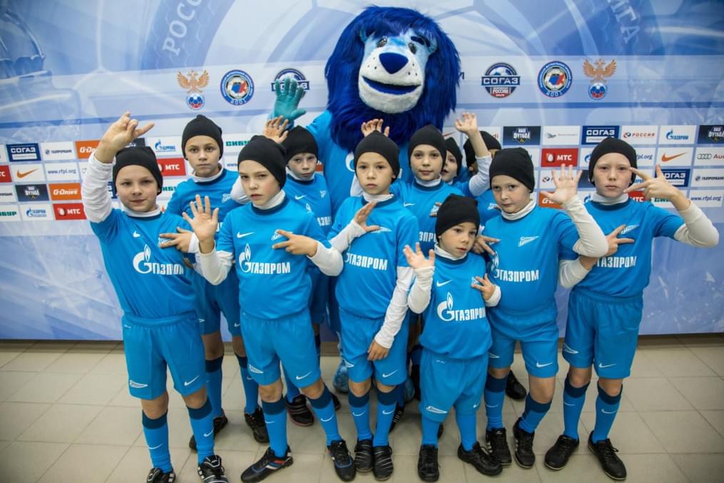 Слабовидящие дети вывели игроков «Зенита»  на матче  «Зенит» — «Спартак»