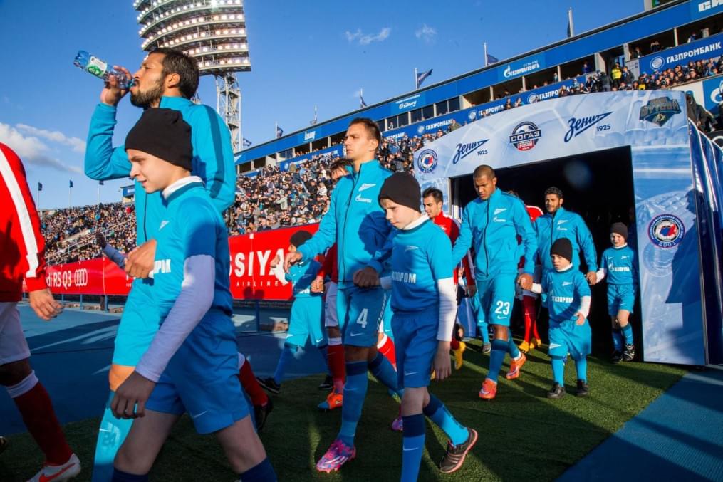 Слабовидящие дети вывели игроков «Зенита»  на матче  «Зенит» — «Спартак»