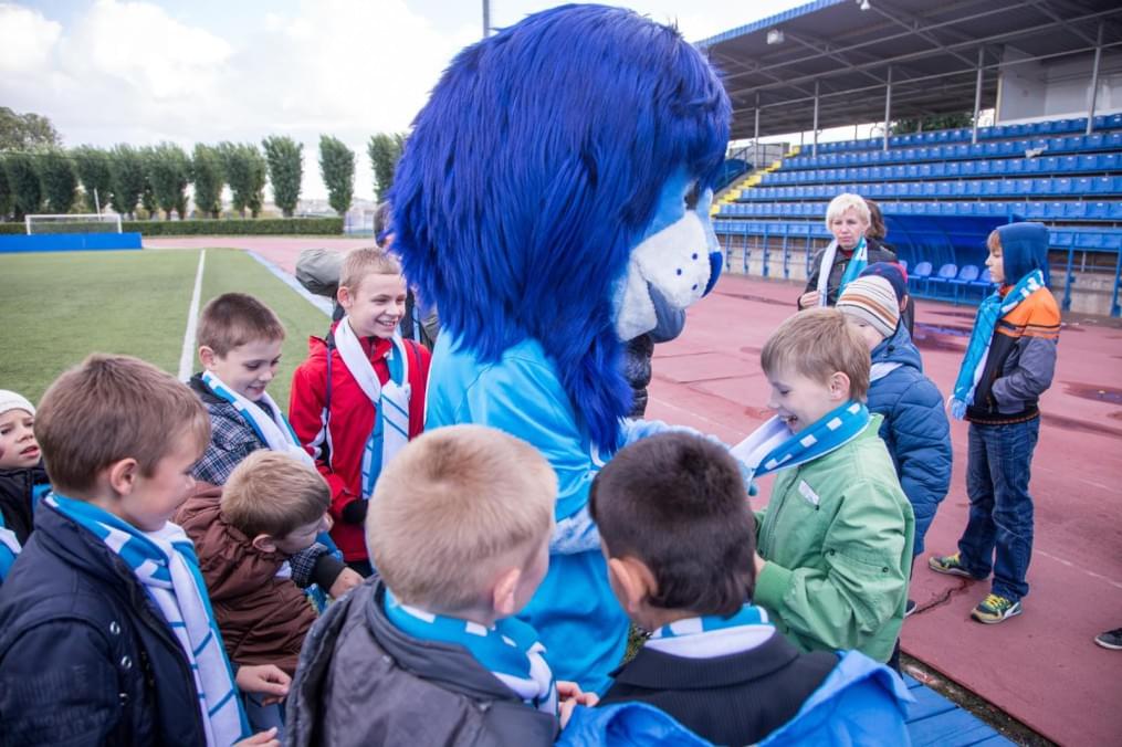 Слабовидящие дети вывели игроков «Зенита»  на матче  «Зенит» — «Спартак»