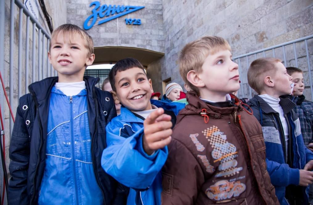 Слабовидящие дети вывели игроков «Зенита»  на матче  «Зенит» — «Спартак»