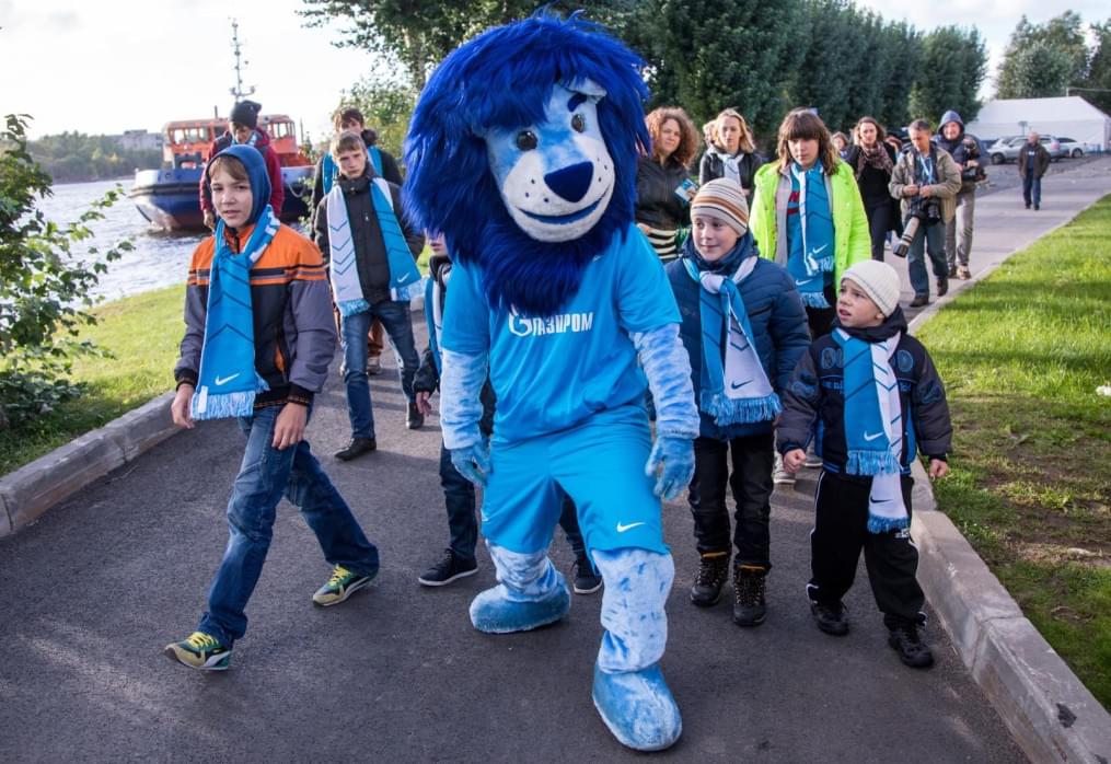 Слабовидящие дети вывели игроков «Зенита»  на матче  «Зенит» — «Спартак»