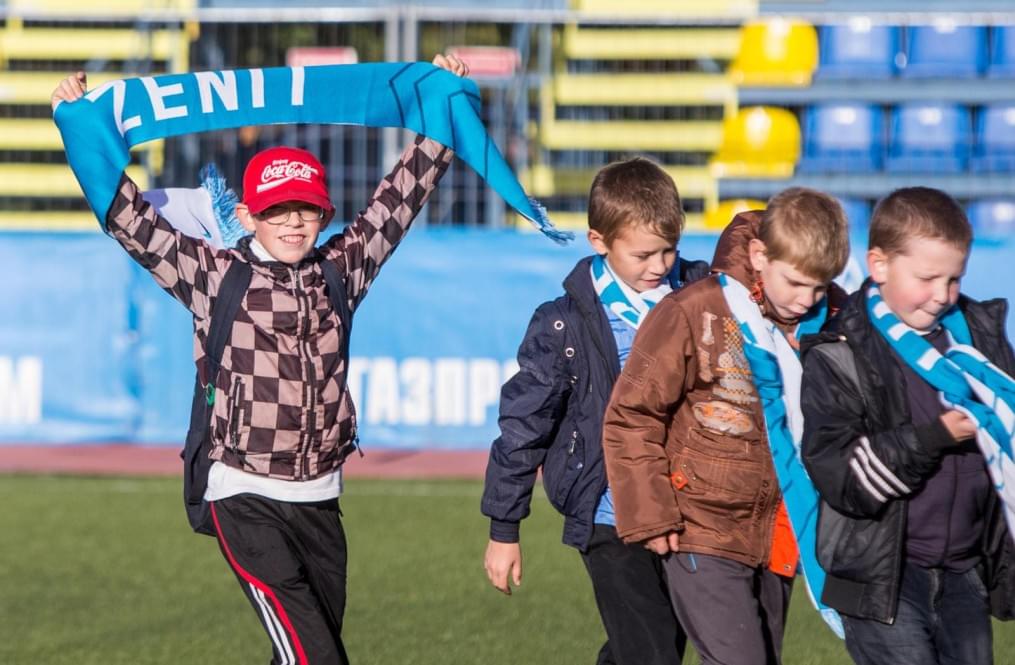 Слабовидящие дети вывели игроков «Зенита»  на матче  «Зенит» — «Спартак»