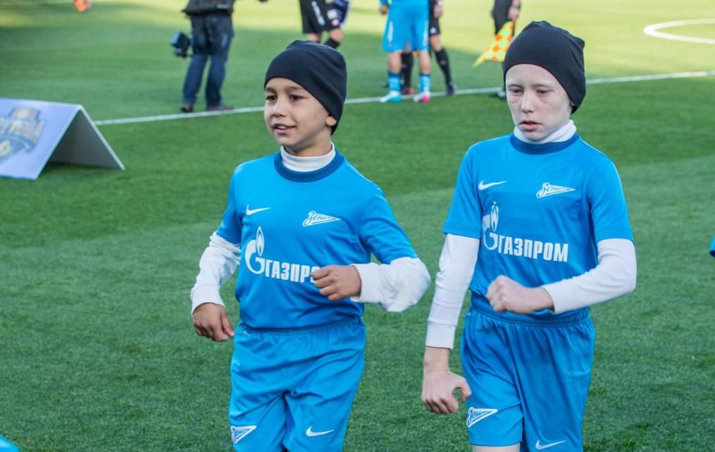 Слабовидящие дети вывели игроков «Зенита»  на матче  «Зенит» — «Спартак»