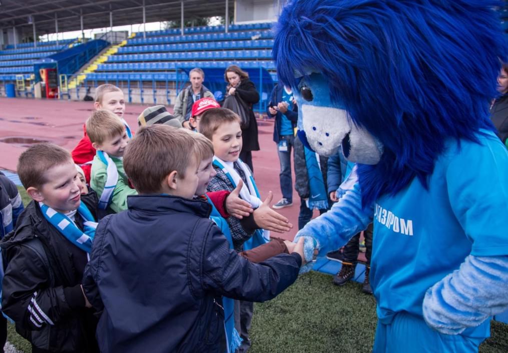 Слабовидящие дети вывели игроков «Зенита»  на матче  «Зенит» — «Спартак»