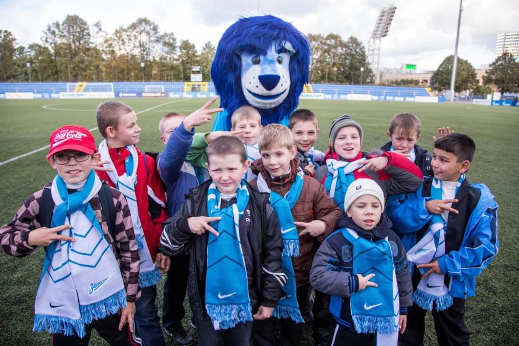 Слабовидящие дети вывели игроков «Зенита»  на матче  «Зенит» — «Спартак»