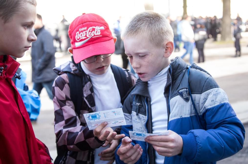 Слабовидящие дети вывели игроков «Зенита»  на матче  «Зенит» — «Спартак»