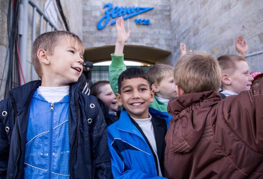 Слабовидящие дети вывели игроков «Зенита»  на матче  «Зенит» — «Спартак»