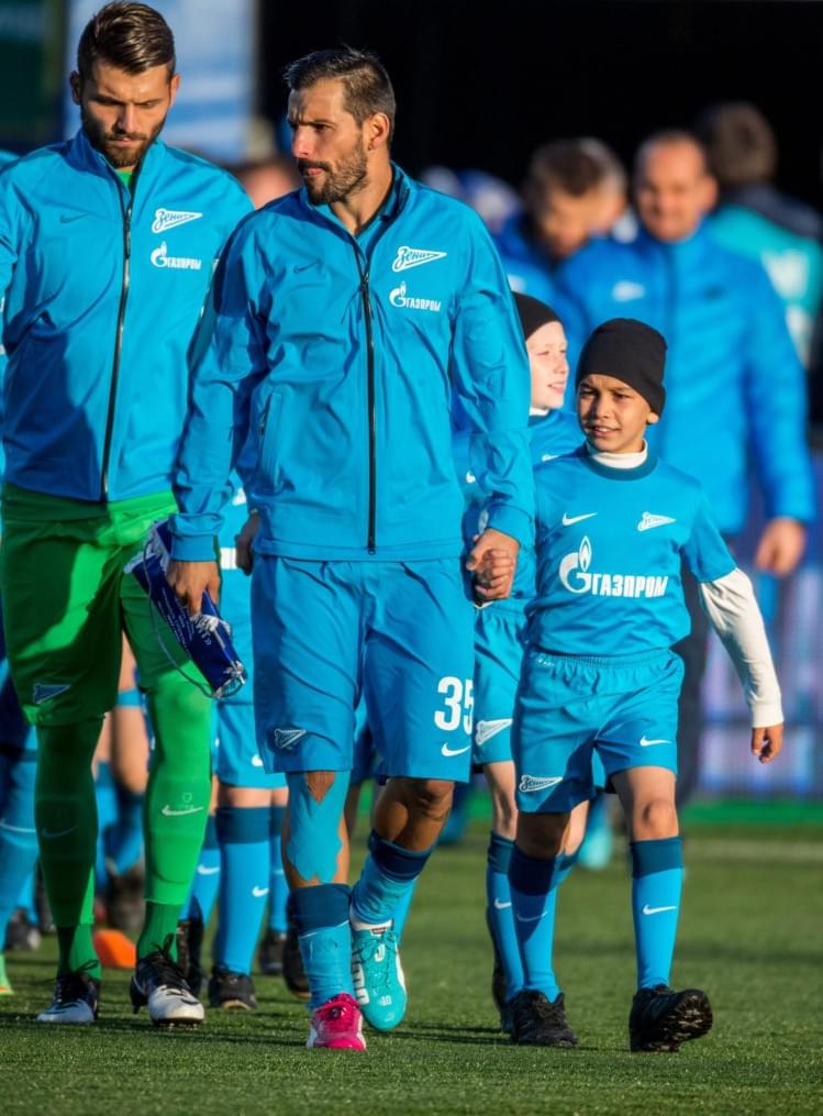 Слабовидящие дети вывели игроков «Зенита»  на матче  «Зенит» — «Спартак»