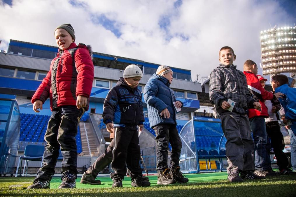 Слабовидящие дети вывели игроков «Зенита»  на матче  «Зенит» — «Спартак»