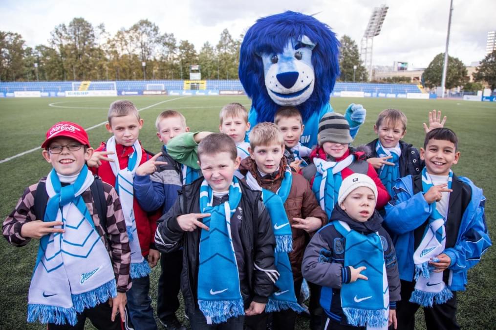 Слабовидящие дети вывели игроков «Зенита»  на матче  «Зенит» — «Спартак»