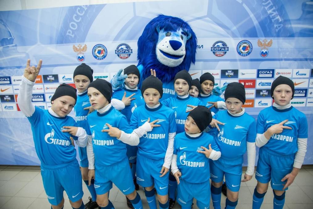 Слабовидящие дети вывели игроков «Зенита»  на матче  «Зенит» — «Спартак»