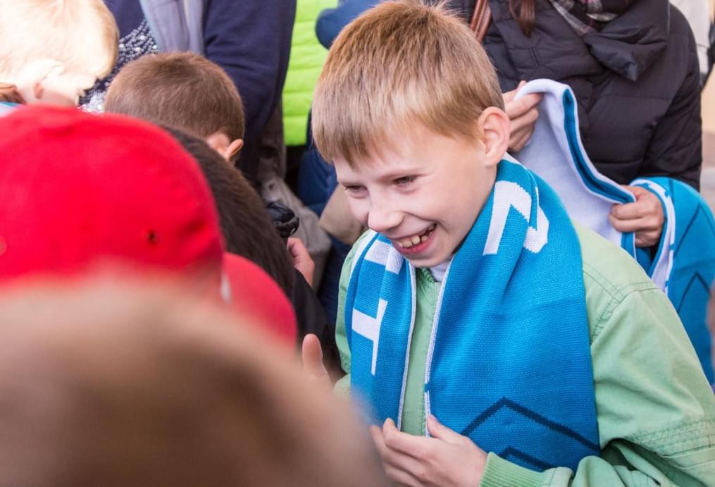 Слабовидящие дети вывели игроков «Зенита»  на матче  «Зенит» — «Спартак»