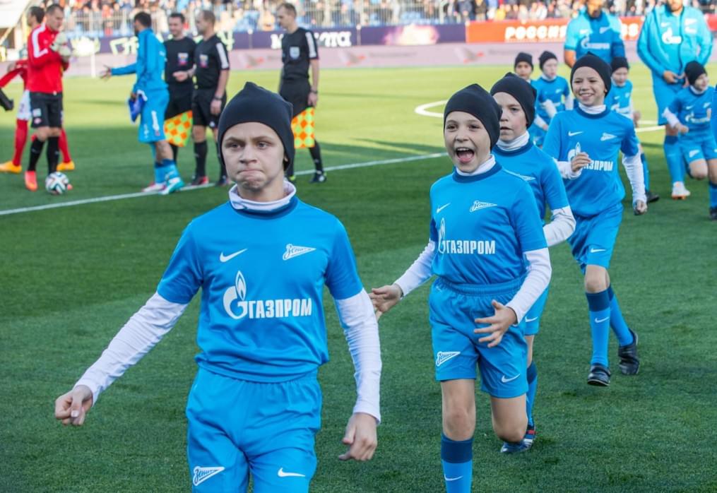 Слабовидящие дети вывели игроков «Зенита»  на матче  «Зенит» — «Спартак»