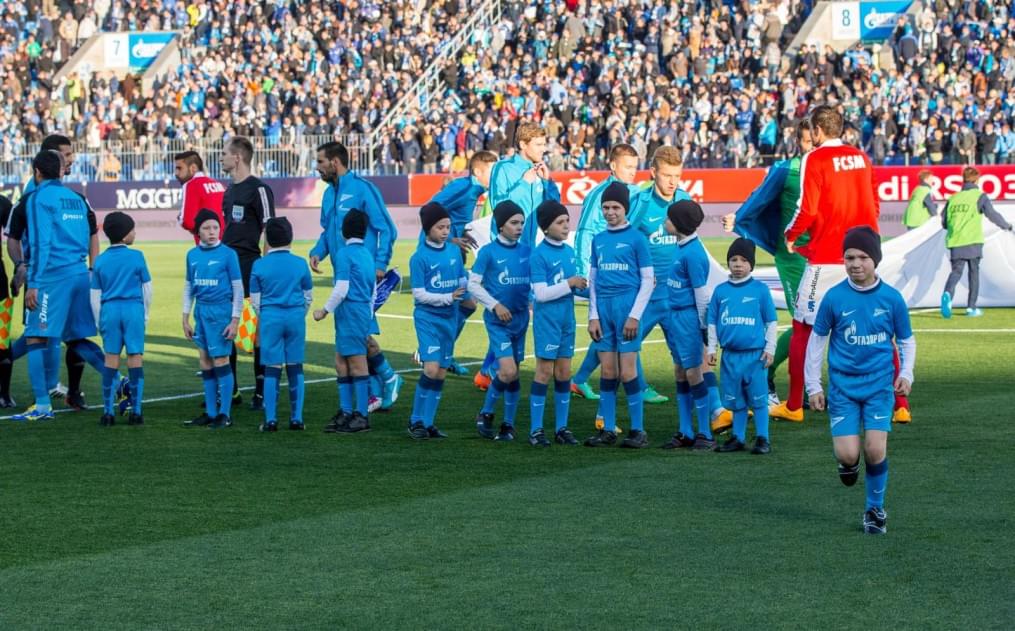 Слабовидящие дети вывели игроков «Зенита»  на матче  «Зенит» — «Спартак»