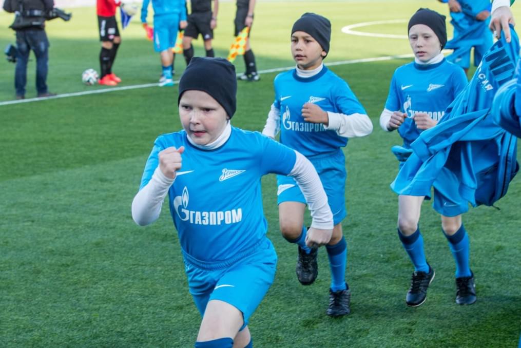 Слабовидящие дети вывели игроков «Зенита»  на матче  «Зенит» — «Спартак»