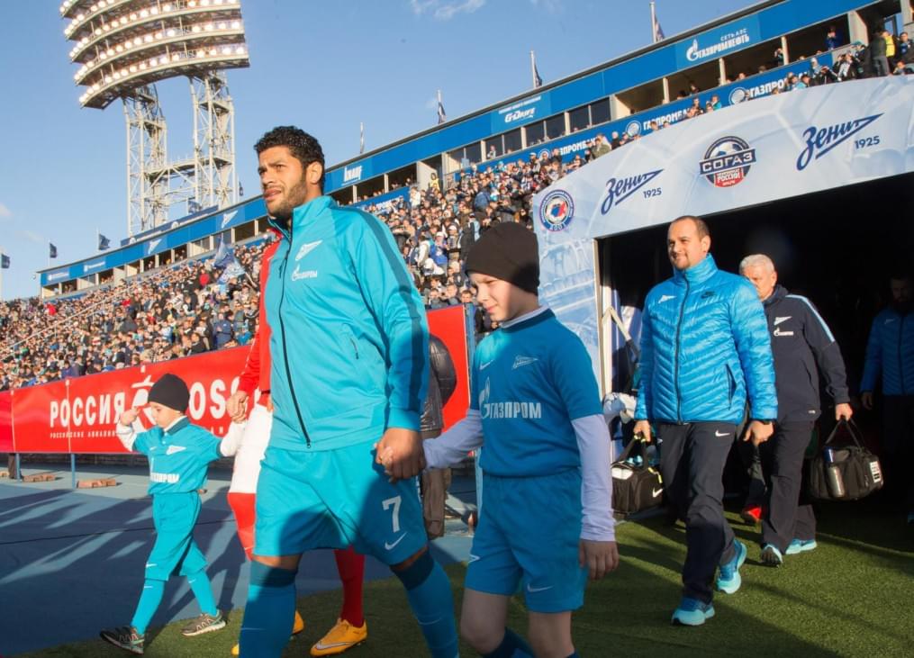 Слабовидящие дети вывели игроков «Зенита»  на матче  «Зенит» — «Спартак»