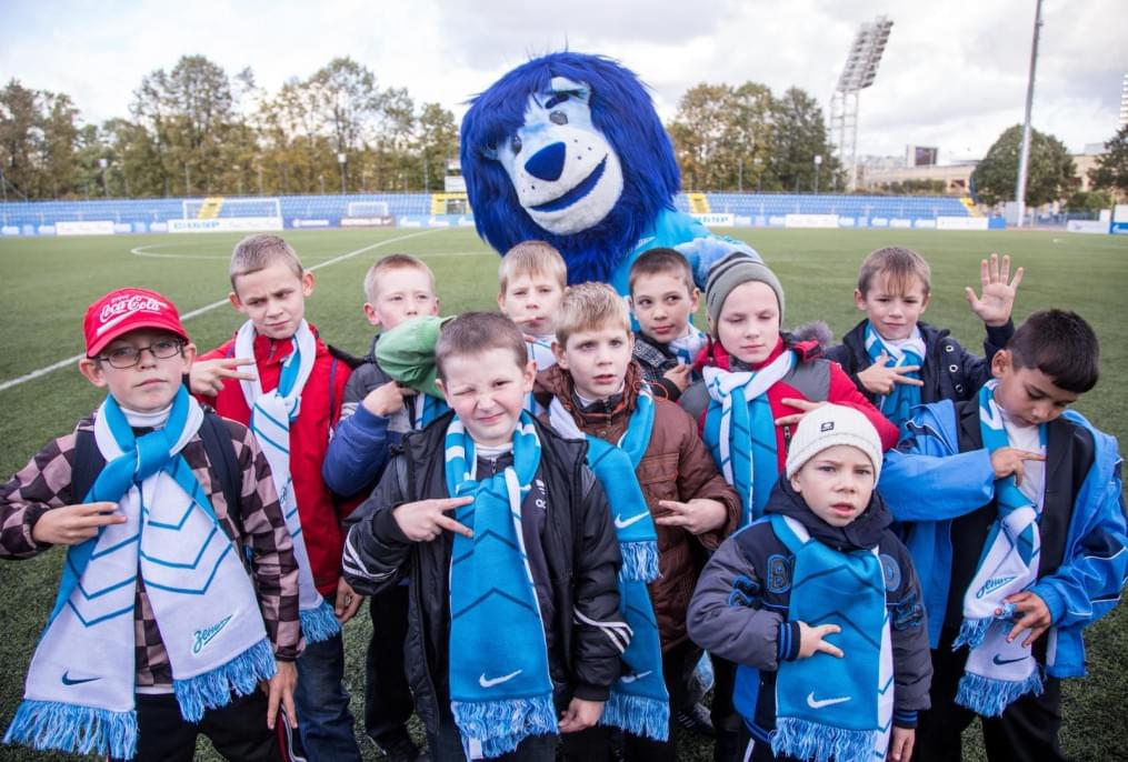 Слабовидящие дети вывели игроков «Зенита»  на матче  «Зенит» — «Спартак»