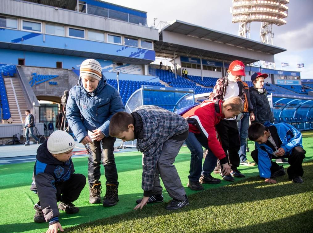 Слабовидящие дети вывели игроков «Зенита»  на матче  «Зенит» — «Спартак»