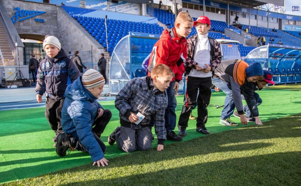 Слабовидящие дети вывели игроков «Зенита»  на матче  «Зенит» — «Спартак»