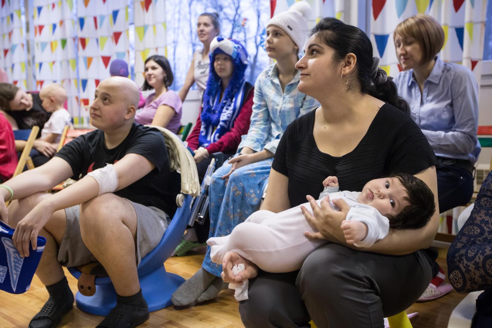 «Новогодний рейс» сине-бело-голубых: фоторепортаж из Городской клинической больницы № 31
