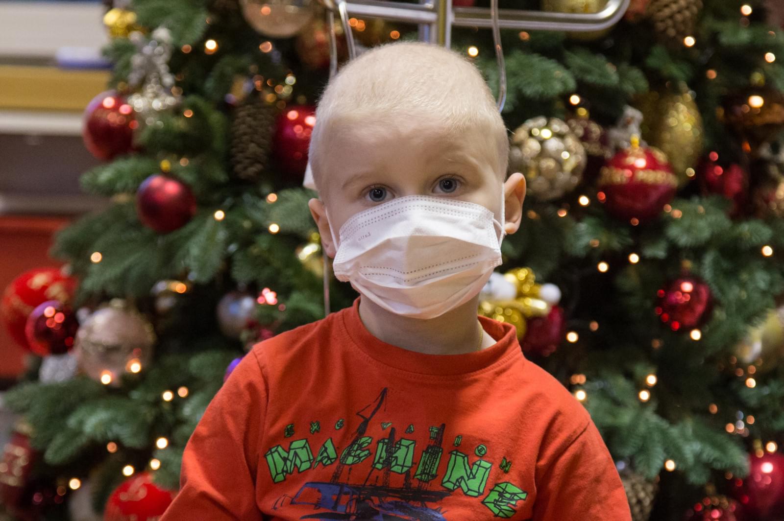 «Новогодний рейс» сине-бело-голубых: фоторепортаж из Городской клинической больницы № 31