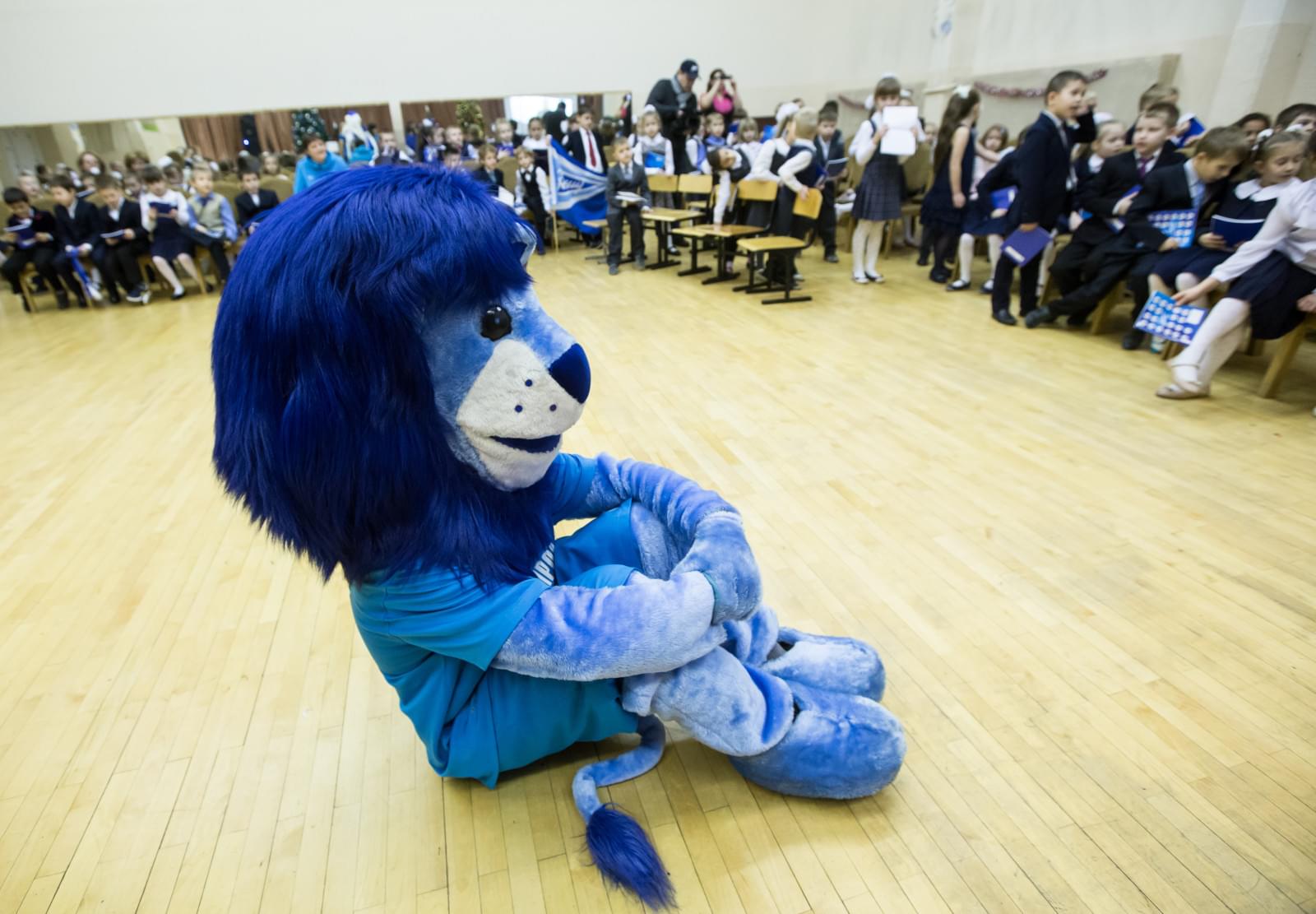 «Новогодний рейс» сине-бело-голубых: фоторепортаж из школы № 641