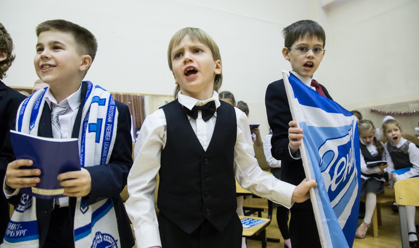 «Новогодний рейс» сине-бело-голубых: фоторепортаж из школы № 641