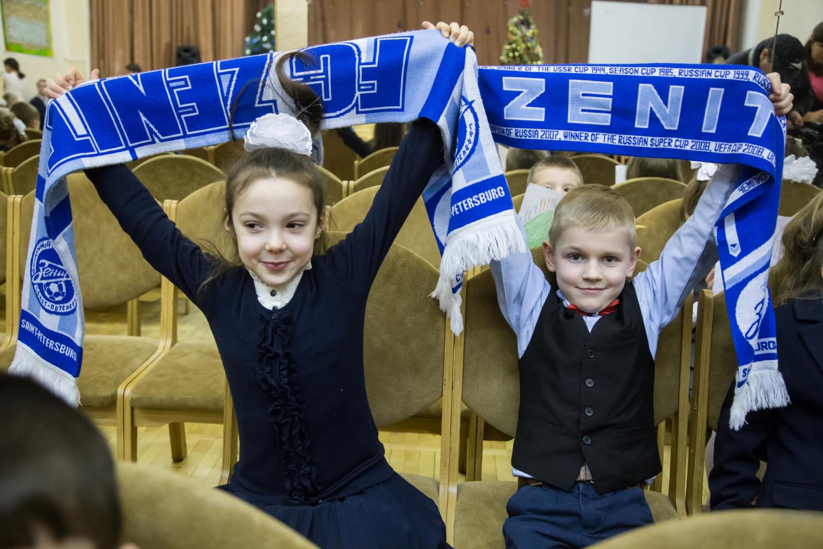 «Новогодний рейс» сине-бело-голубых: фоторепортаж из школы № 641