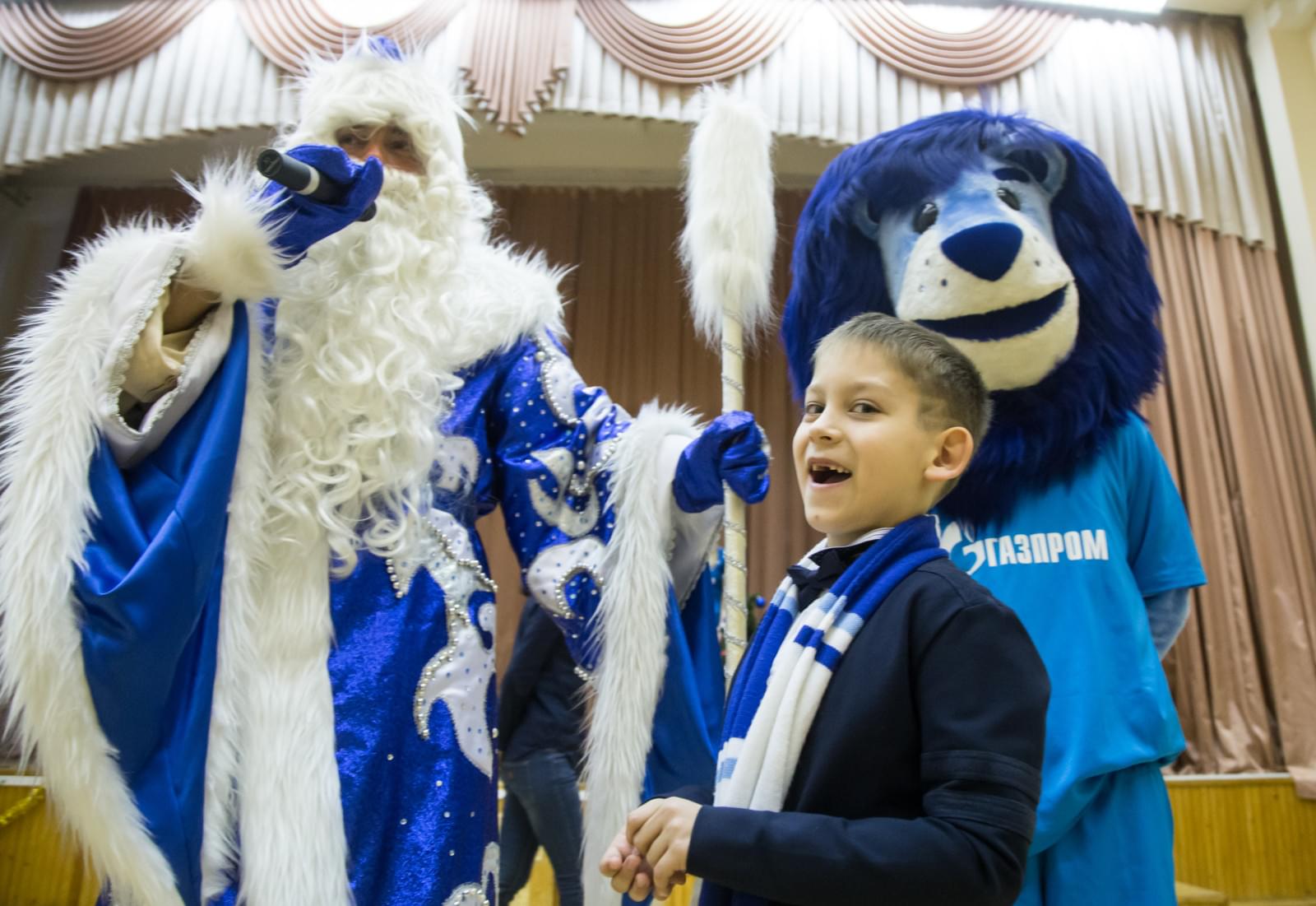 «Новогодний рейс» сине-бело-голубых: фоторепортаж из школы № 641