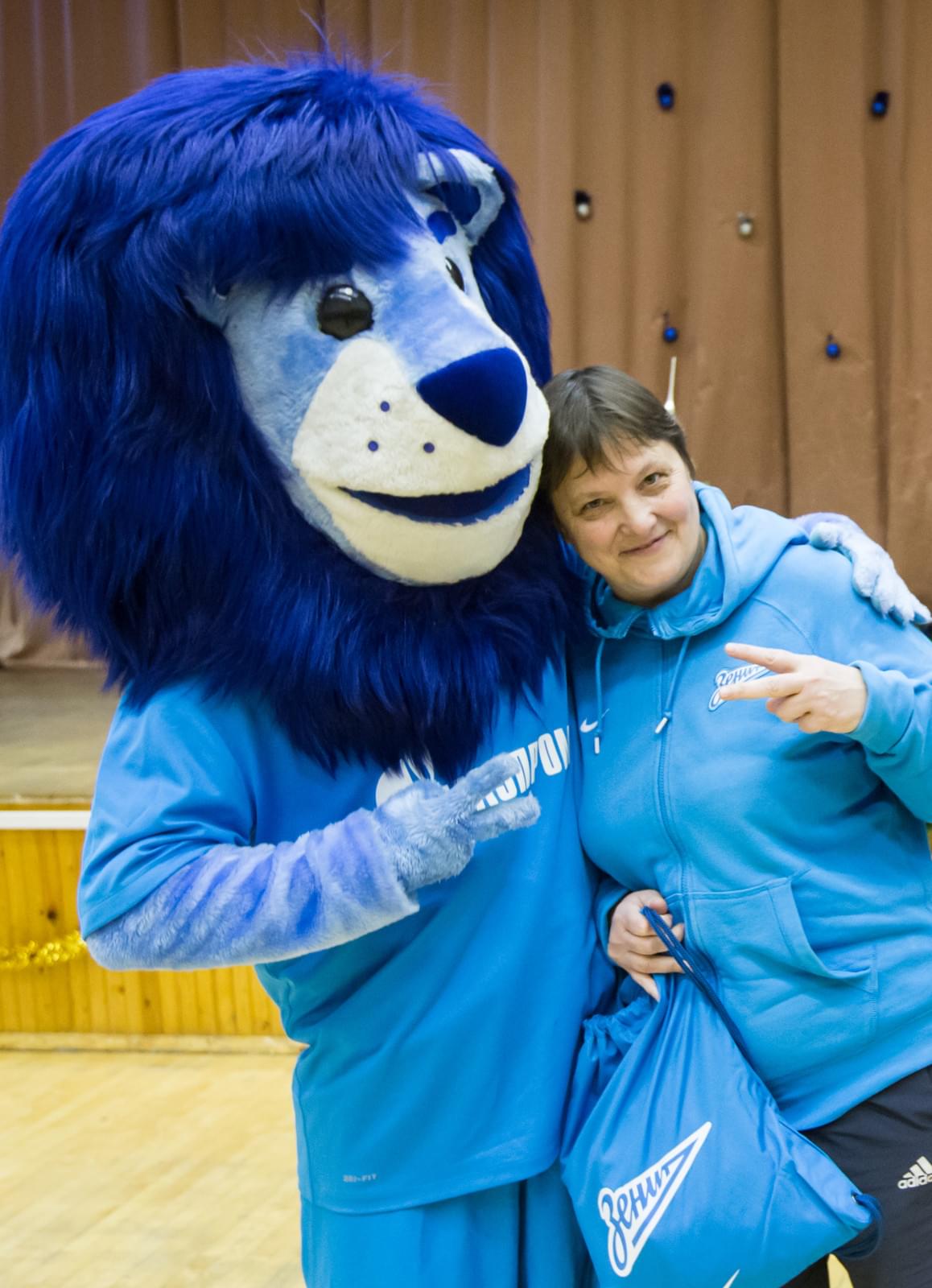 «Новогодний рейс» сине-бело-голубых: фоторепортаж из школы № 641