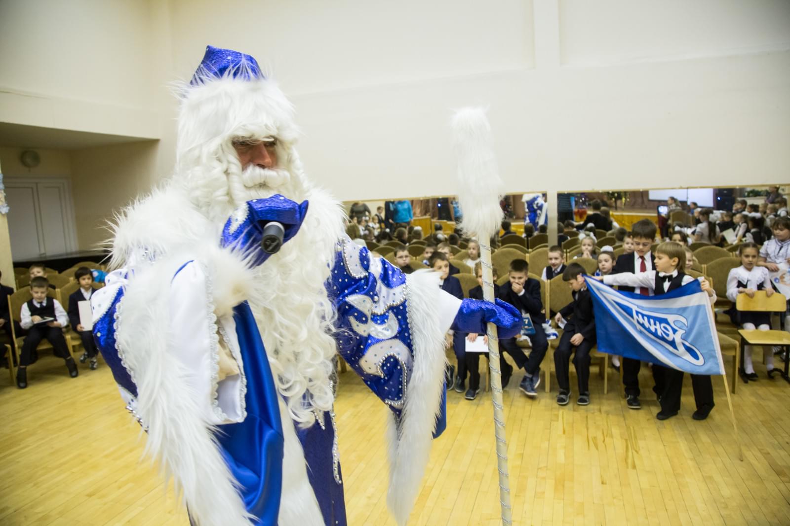 «Новогодний рейс» сине-бело-голубых: фоторепортаж из школы № 641